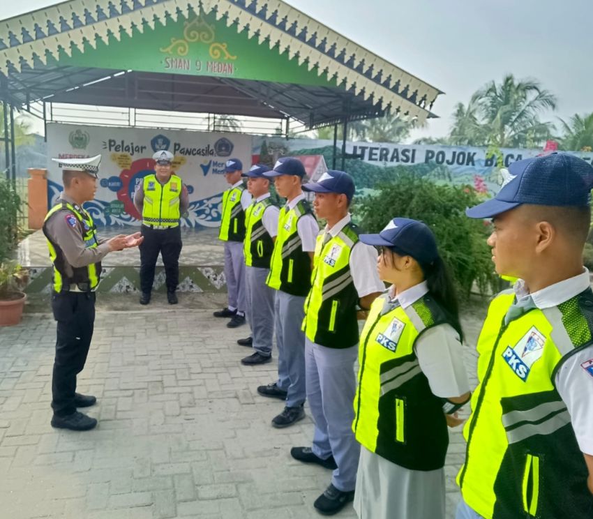 Sat Lantas Polres Pelabuhan Belawan Latih PKS di SMA Negeri 9 Medan