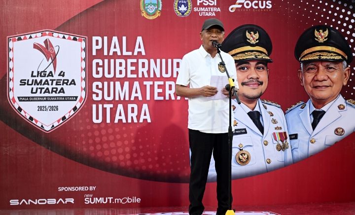 Payabakung United Juara Liga 4 Sumut, Wagub Surya Serahkan Trofi Piala Gubernur