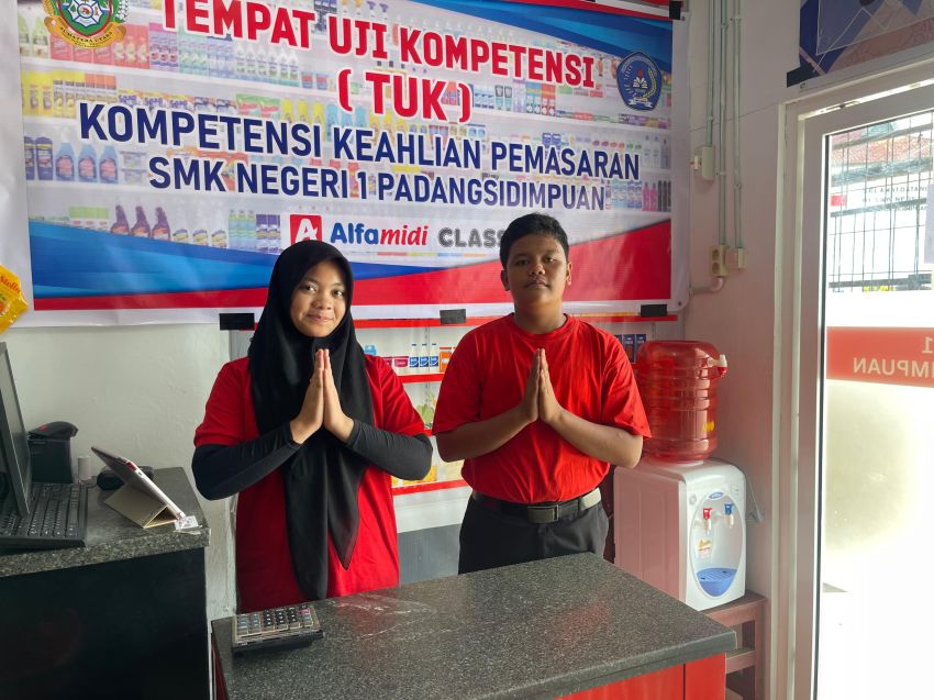 Gak Cuma Belajar, Alfamidi Class di SMK Negeri 1 Padangsidimpuan Cetak Generasi Siap Kerja