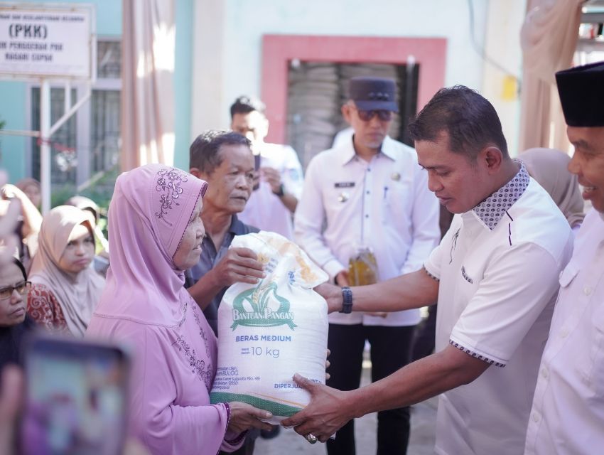 Bupati Solok Serahkan Bantuan kepada 2.197 KK