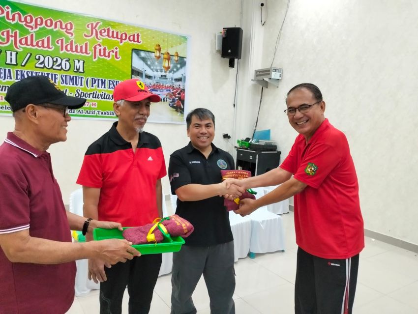 Tiga Dosen Medan Raih Juara Turnamen Pingpong Ketupat Halal Bihalal PTM Eksekutif Sumut