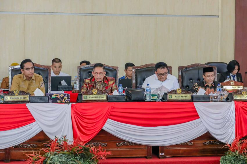 Rico Waas Hadiri Paripurna DPRD, Umumkan Pergantian Wakil Ketua dari PKS