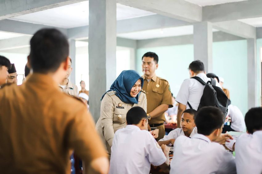 Wabup Madina Sidak Program Makan Bergizi Gratis di Sekolah, Atika: Jangan Bagus Hanya Saat Dikunjungi!