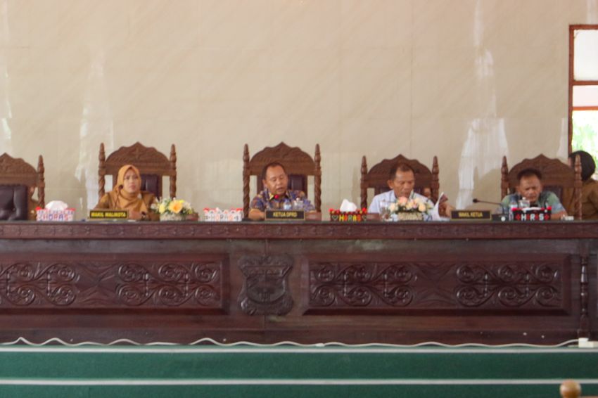 Wali Kota menghadiri Rapat Paripurna DPRD dengan agenda Penyampaian Nota Jawaban Wali Kota atas Pemandangan Umum Fraksi-fraksi DPRD