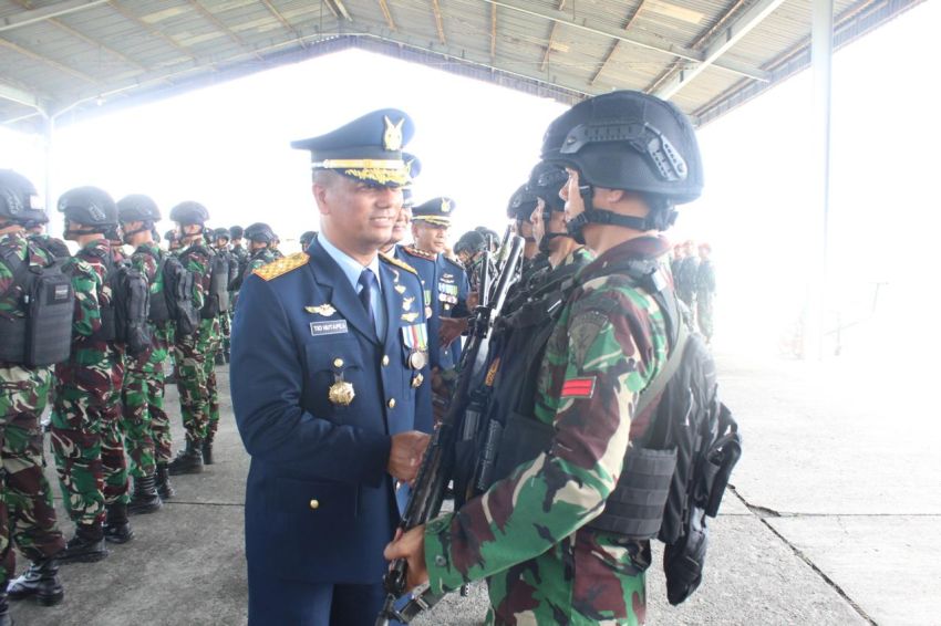 BATALYON PARAKO 463 PASGAT LEPAS PRAJURIT PANCAWARA MELAKSANAKAN SATGAS PAMTAS RI-PNG TH 2026.