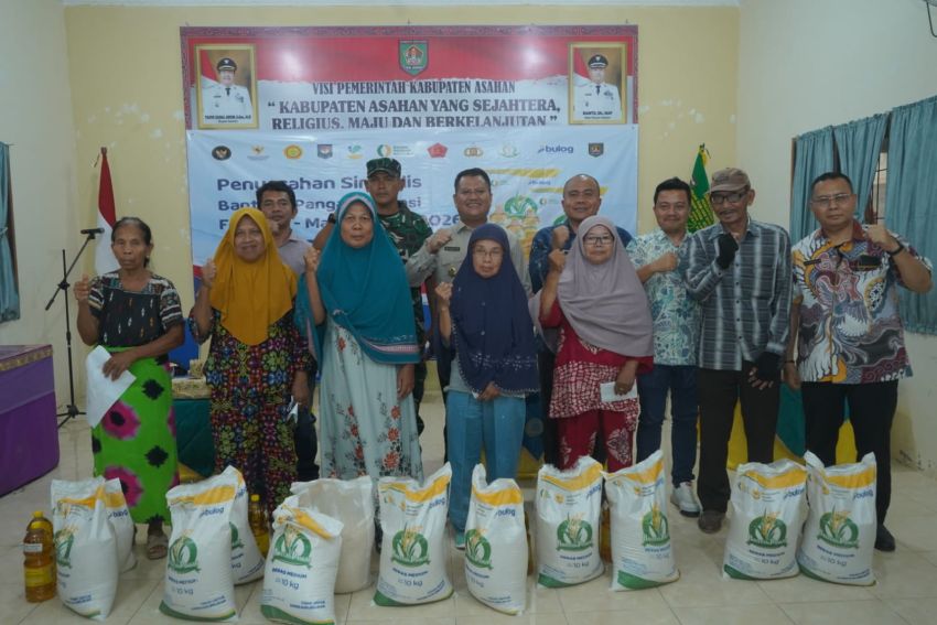Wujud Kepedulian Pemerintah, Wakil Bupati Asahan Salurkan Bantuan Pangan di Bandar Pulau