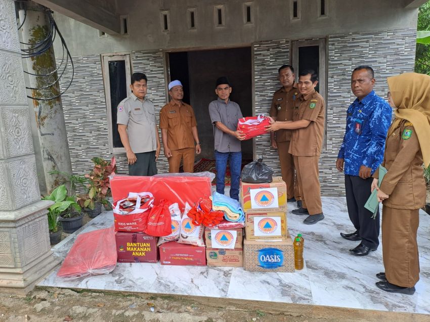 Pemkab Madina Bergerak Cepat, Salurkan Bantuan untuk Korban Kebakaran di Hutabangun Jae