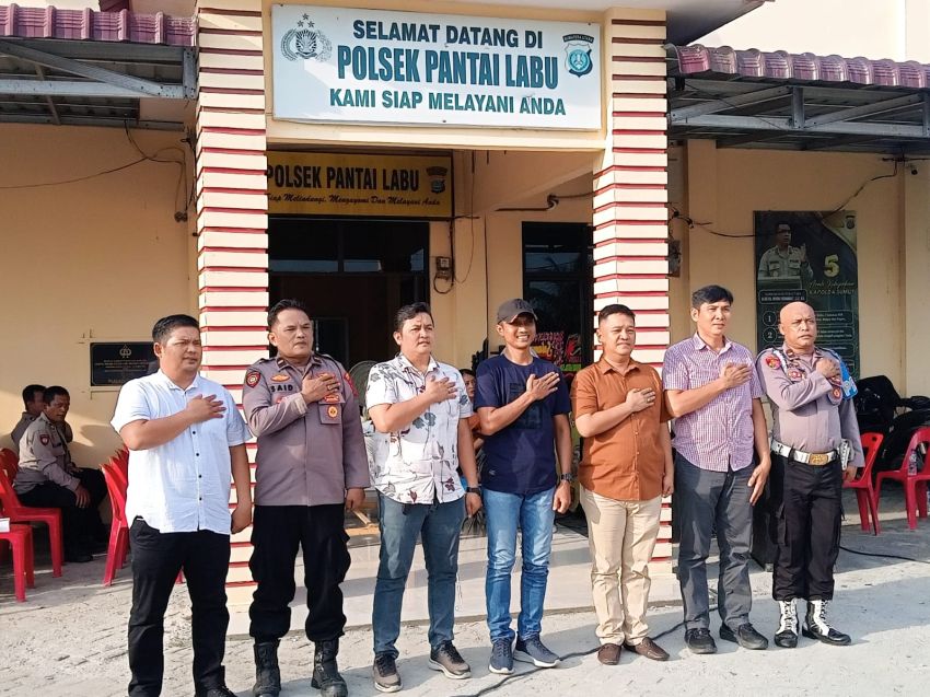 Sertijab Kapolsek Pantai Labu; IPTU Sujarwo.S.PSi,MM Serahkan Tongkat Kepemimpinan kepada IPDA Iralfat Yaroni Dachi SH