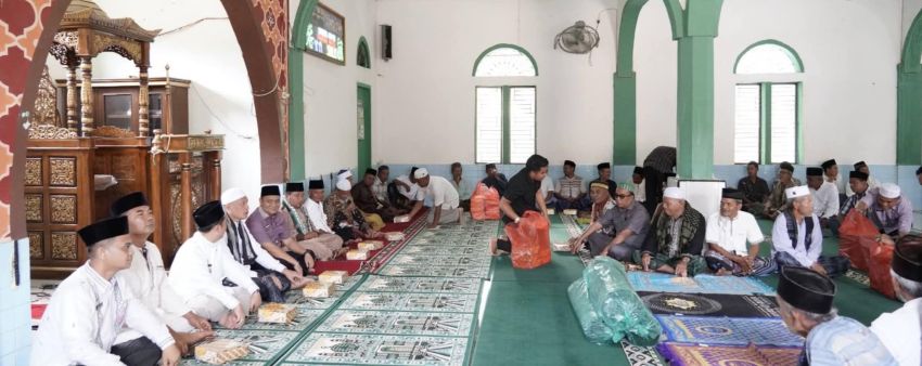 Sentuh Hati Warga Ulu Sosa, Bupati dan Wabup Padang Lawas Berbagi Santunan Anak Yatim