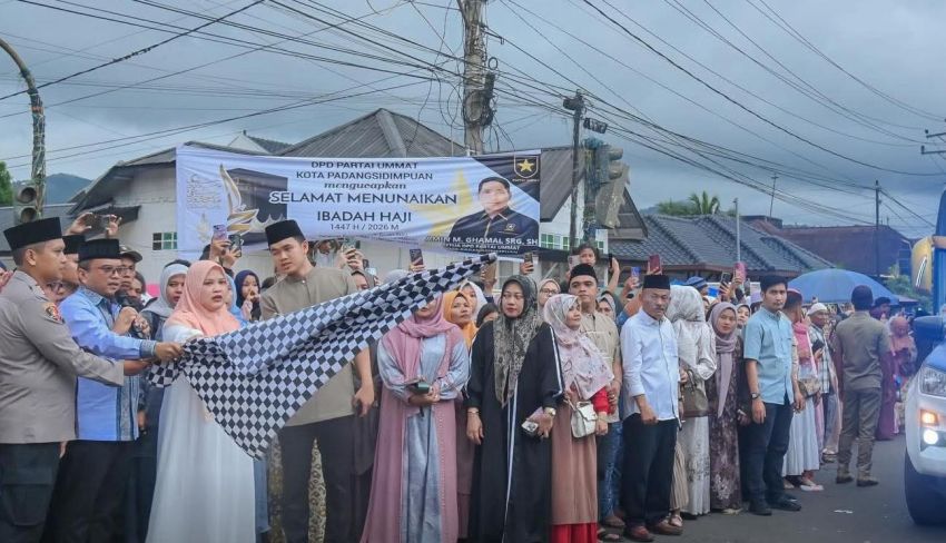 351 Jemaah Haji Padangsidimpuan Dilepas Haru, Wali Kota Doakan Pulang Jadi Haji Mabrur