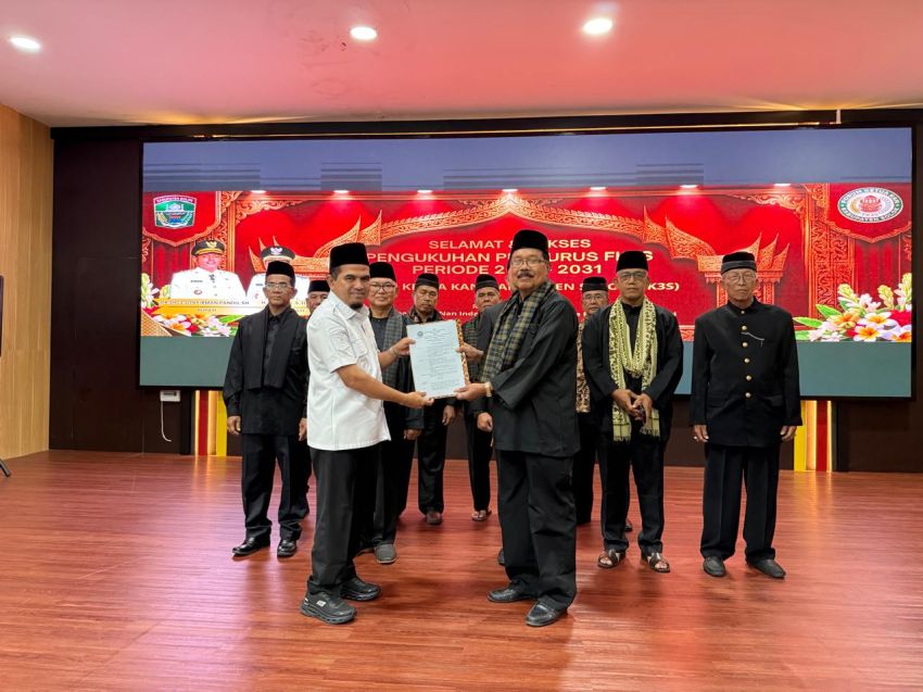 Wakil Bupati Solok, H. Candra, S.HI, Mengukuhan Pengurus FK3S Kabupaten Solok Periode 2026&ndash;2031.