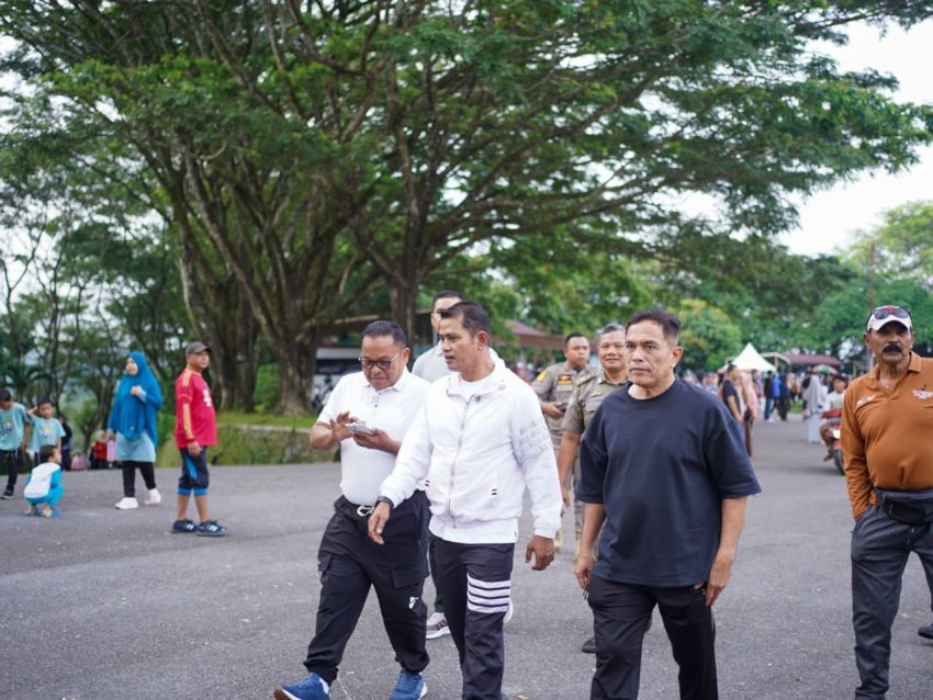 Pemerintah Kabupaten Solok Gelar Gerak Jalan Santai dan Senam Bersama di GOR Batubatupang Kotobaru