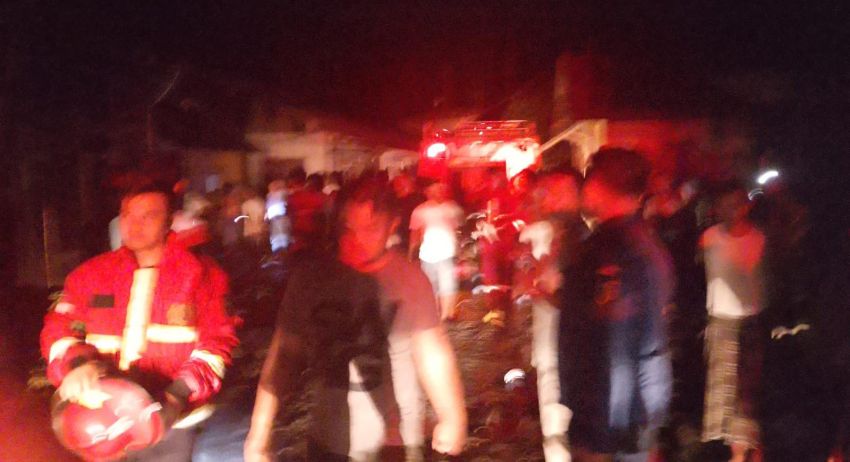 Kebakaran Hebat di Siabu! Tiga Rumah di Desa Lumban Pinasa Ludes Dilalap Api dalam Hitungan Menit