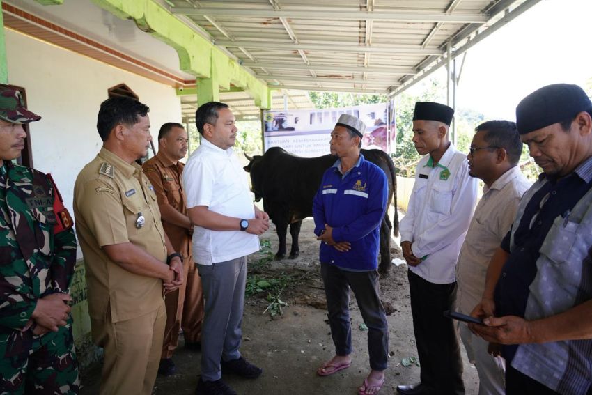 Hewan qurkan Dari Presiden RI Untuk Hari Raya Idul Adha,Bapati Pakpak Bharat Di Desa Sukaramai