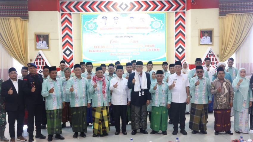 MUI Tapsel 2025&ndash;2030 Resmi Dikukuhkan, Bupati Gus Irawan Tekankan Peran Strategis Umat di Tengah Krisis