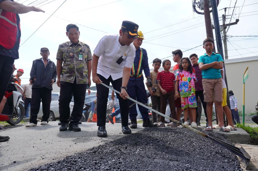 Bukan Sekadar Janji, Rico Waas Segera Eksekusi Jalan Rusak di Marelan, Dua Titik Langsung di Beton Bulan Ini