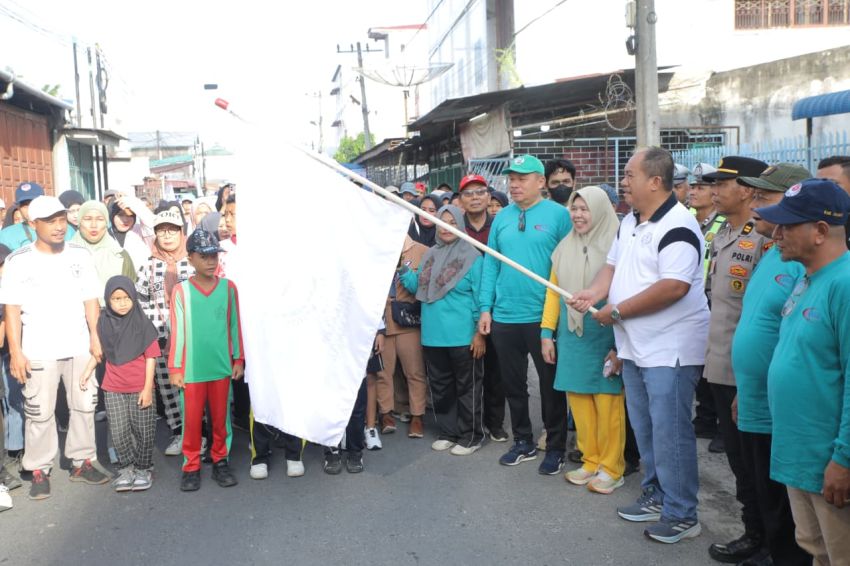 Semangat May Day! Bupati Taufik Zainal Abidin Lepas Ribuan Peserta Gerak Jalan Santai di Kisaran