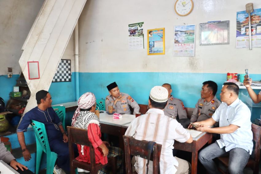 Jumat Curhat: Kapolres Padangsidimpuan AKBP Dr. Wira Prayatna Turun Langsung ke Warga, Keluhan Pungli Pasar Sagumpal Bonang Jadi Perhatian