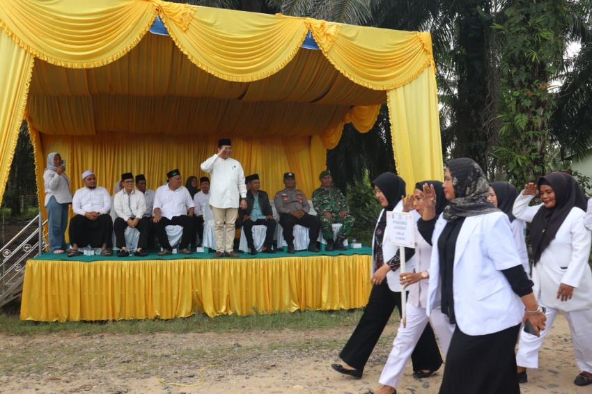 Ribuan Warga Meriahkan Pawai Ta&rsquo;aruf MTQ XIV Paluta, Syiar Islam Bergema di Simangambat