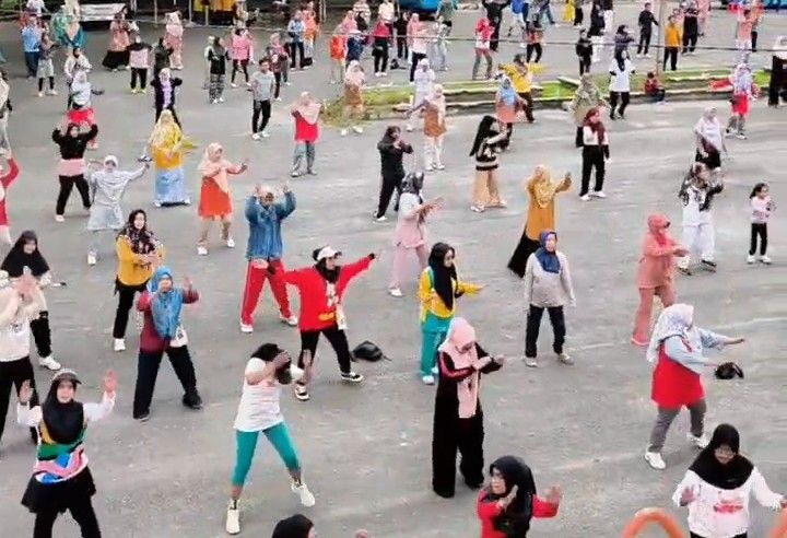 Stadion Tuanku Tabiang Dipadati SKPD dan Masyarakat Kabupaten Solok