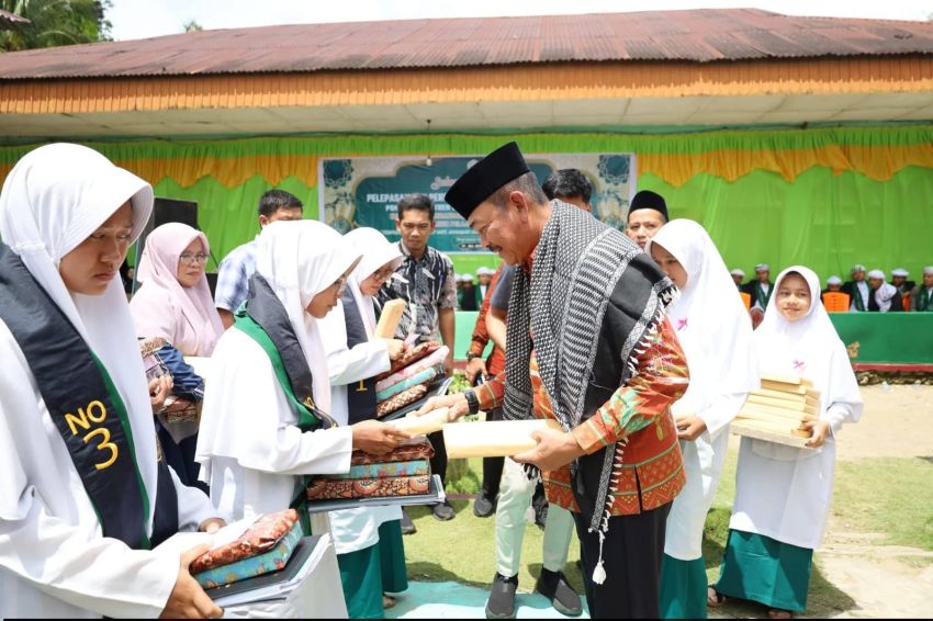 Bupati Saipullah Siap Biayai Masa Depan Santri Madina, Lulusan Pesantren Didorong Kuliah