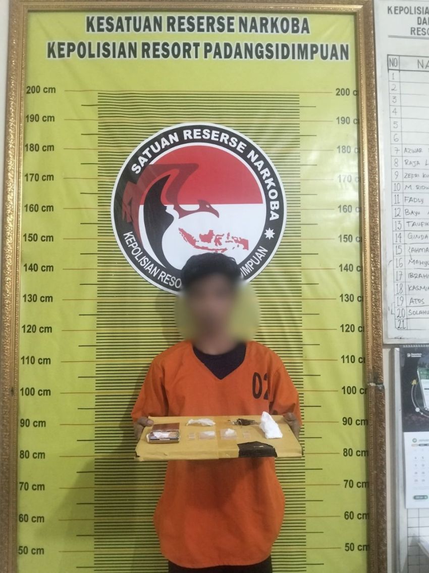 Kabur Sambil Buang Kotak Rokok, Terduga Pengedar Sabu Tak Berkutik Dibekuk Satresnarkoba Polres Padangsidimpuan