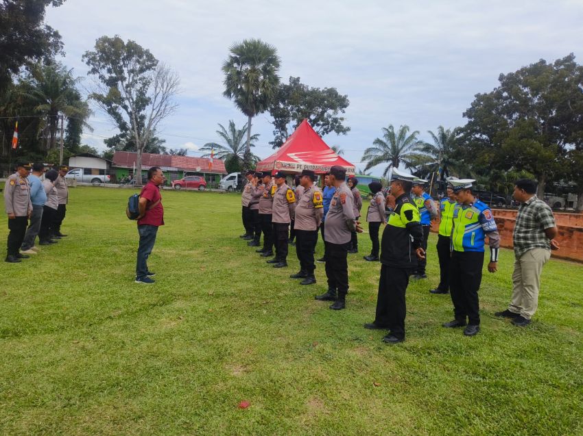 Polisi Humanis Kawal Waisak 2026 di Candi Bahal I, Ratusan Umat Buddha Beribadah Khusyuk