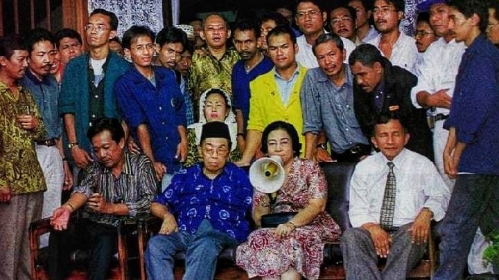 Indonesia Tidak Sedang Runtuh, Indonesia Sedang Diuji