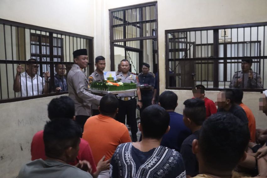 Bikin Salut! Kapolres Tapsel AKBP Yon Edi Winara Rayakan Ulang Tahun ke-45 dengan Tahanan