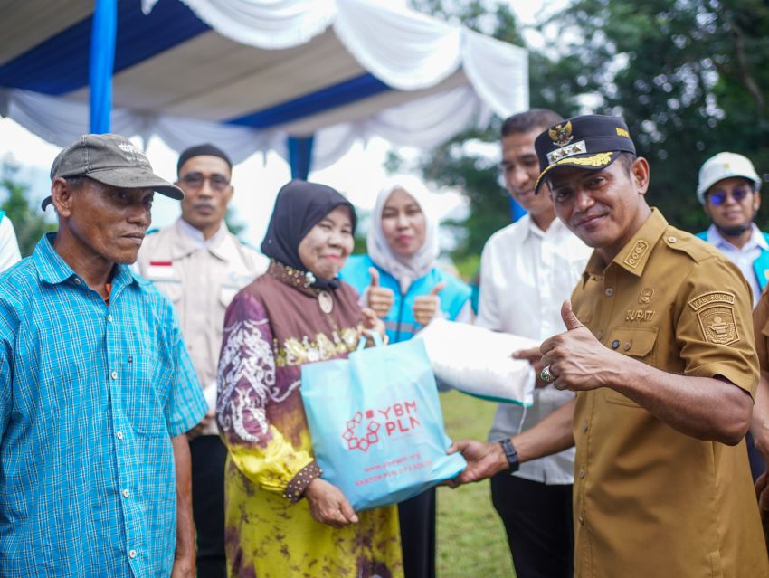 Bupati Solok , Meresmikan Penyalaan secara Simbolis Bantuan Pasang Baru Listrik (BPBL)