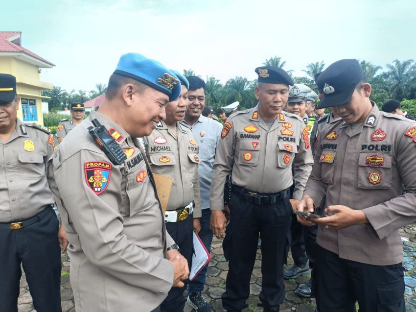 Razia Internal! Propam Polres Padang Lawas Bongkar Potensi Judi Online di HP Anggota