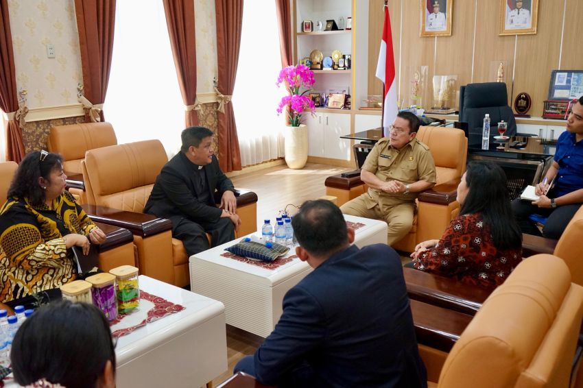 Wali Kota menerima audiensi Ephorus GKPS bersama Panitia Konser Harmoni 30 Tahun Internasionalisasi United Evangelical Mission