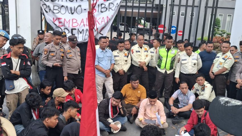 GMNI Unjuk Rasa Tak Simpati Di DPRD Medan
