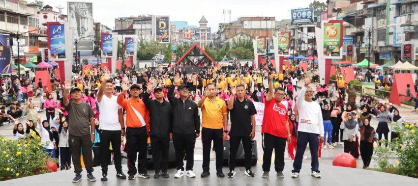 Polri untuk Masyarakat! Ratusan Warga Antusias Ikuti Senam dan Cek Kesehatan Gratis HUT Bhayangkara ke-80 di Padangsidimpuan