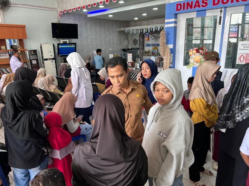 Disdukcapil Kota Solok Terbitkan Ratusan KIA per Hari