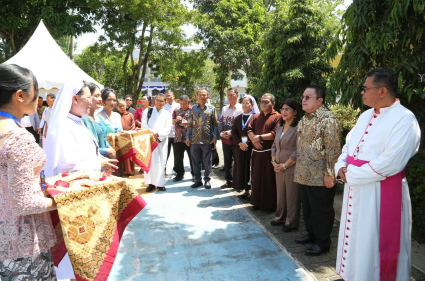 Wali Kota menghadiri acara Pemberkatan Gedung Baru Rumah Sakit Harapan