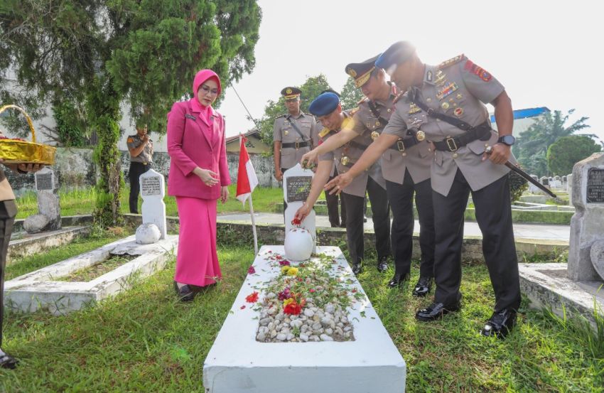 Sambut HUT Bhayangkara ke-80, Polda Sumut Ziarah ke TMP Medan, Teguhkan Semangat Pengabdian dan Keteladanan Pahlawan