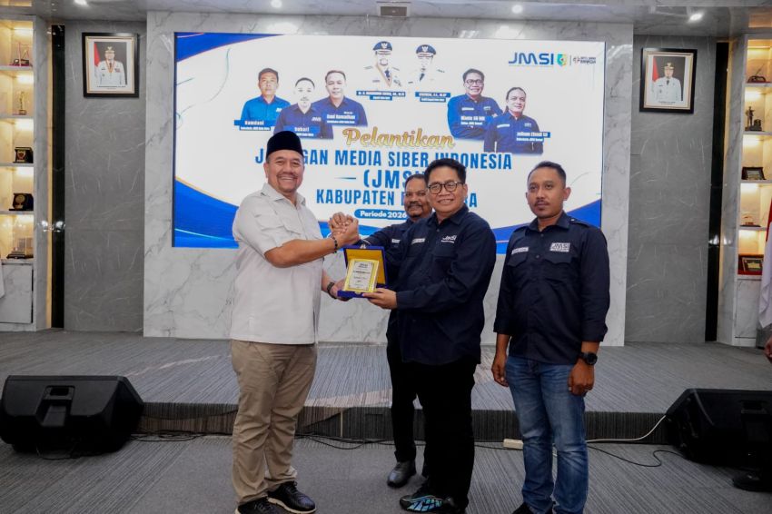 JMSI Batubara Resmi Dilantik, Bupati Terima Penghargaan Sahabat Pers