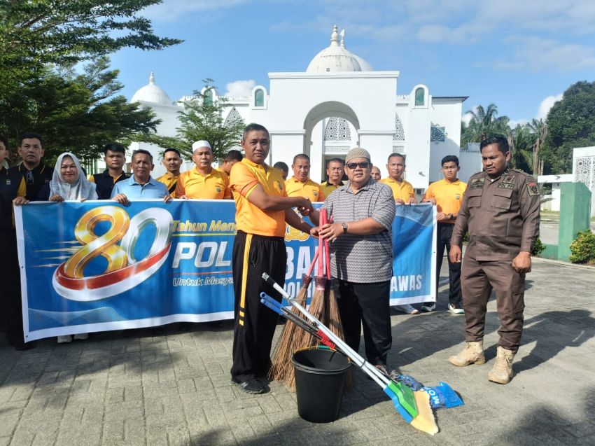 Polres Padang Lawas Gelar Aksi Bersih Rumah Ibadah Sambut HUT Bhayangkara ke-80, Wujud Nyata Pengabdian ke Masyarakat