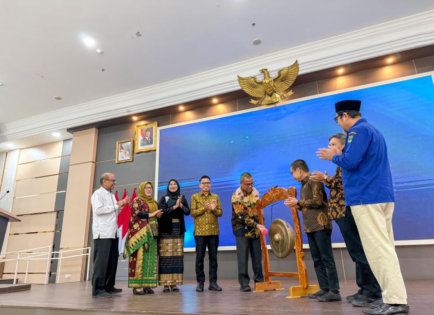 Asisten Administrasi Pemerintahan Setda Kabupaten Solok, Eva Nasri Menghadiri Kegiatan Launching Monitoring dan Evaluasi (Monev)