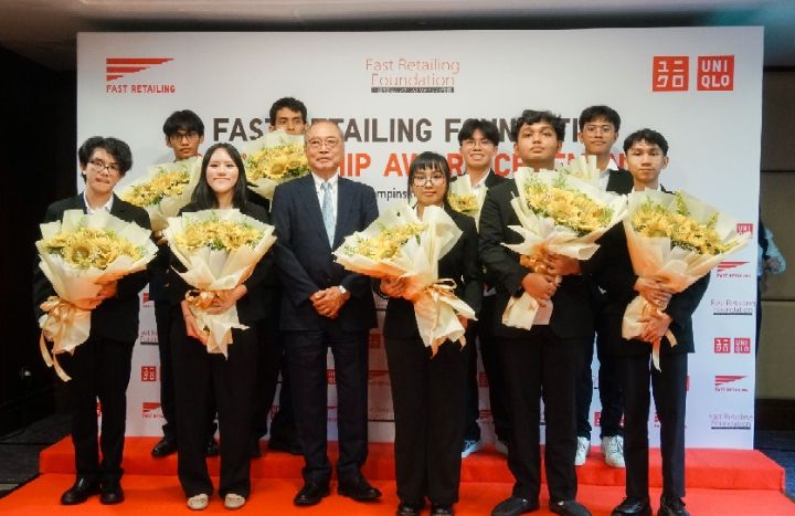 Fast Retailing Foundation Lepas Sembilan Penerima Beasiswa Indonesia Angkatan Pertama untuk Melanjutkan Studi di Jepang