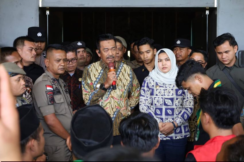 Bupati Madina Temui Massa Aksi Mahasiswa, Saipullah Nasution Janji Jawab 15 Tuntutan Secara Tertulis