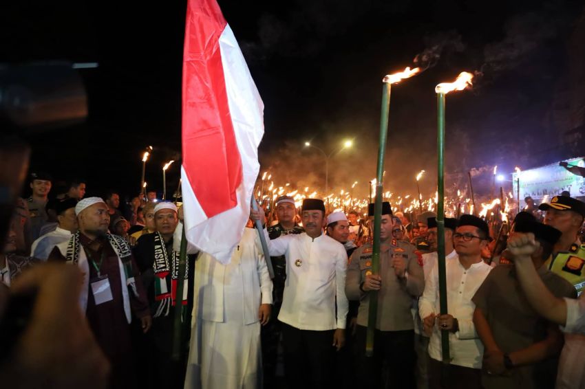 Ribuan Warga Madina Semarakkan Pawai Obor Sambut 1 Muharram 1448 H, Bupati Saipullah Nasution Serukan Perang Lawan Narkoba