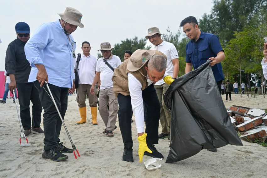 Peringati Hari Lingkungan Hidup Dunia, Pj Sekdaprov Sumut Harapkan Penanaman Pohon dan Mangrove Jadi Solusi Hadapi Perubahan Iklim