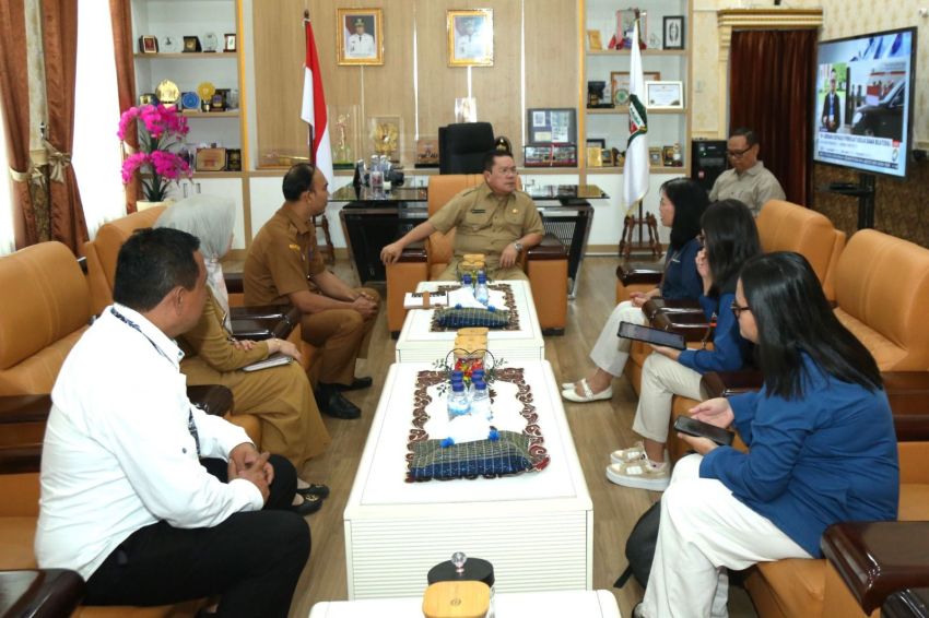 Wali Kota menjadi responden pertama Sensus Ekonomi 2026 dan menerima petugas sensus