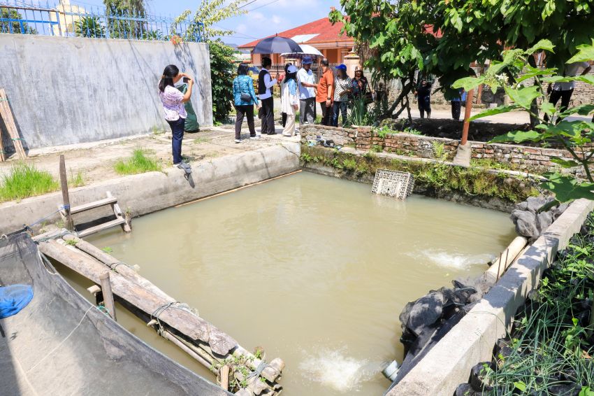 Guna memaksimalkan kelurahan pada perlombaan tingkat Sumut Ketua TP PKK meninjau Kelurahan Tong Marimbun dan Kelurahan Pematang Marihat