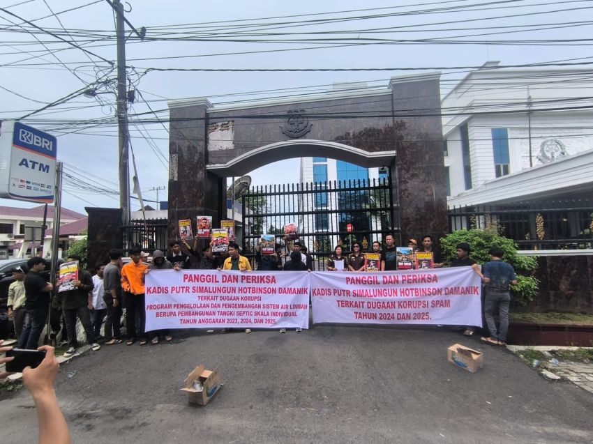 Demo di Kejatisu, Puluhan Massa Minta Pejabat Diperiksa Dugaan Korupsi di PUTR Simalungun