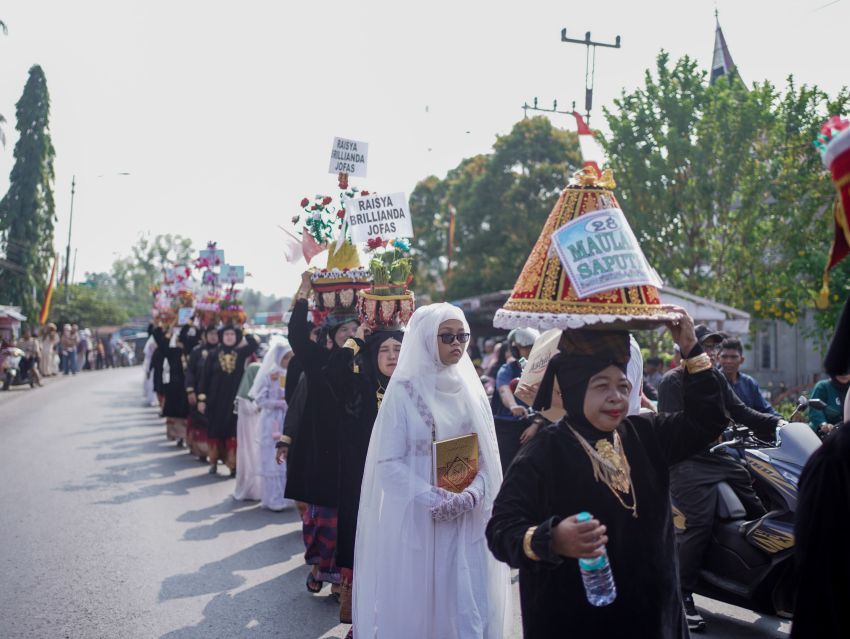 &lrm;Pawai Khatam Al-Qur'an ke-38 dan Wisuda RA Tahun 2026 di Nagari Selayo di Hadiri Bupati Solok  Kabupaten Solok - Sumut24.co