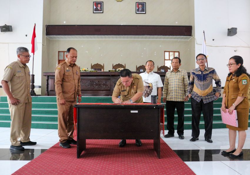 Paripurna VI DPRD dalam rangka Pengambilan Keputusan terhadap Ranperda tentang Insentif Tenaga Pendidik pada Pendidikan Non Formal Bidang Keagamaan