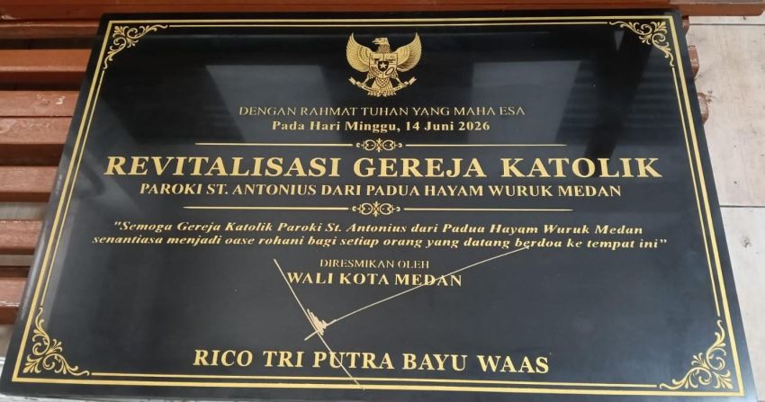 Rico Waas Dinilai Pemimpin untuk Semua, Tandatangani Prasasti Revitalisasi Gereja St. Antonius